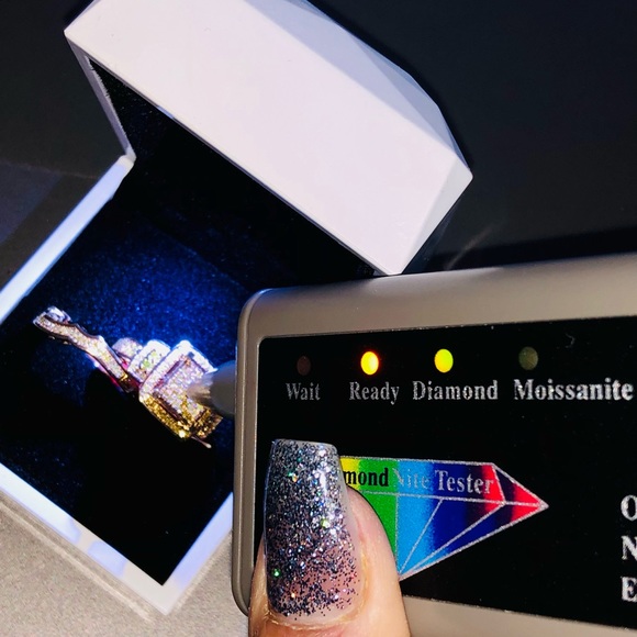 Designer real diamond wedding engagement ring from Dubai exquisite one of a kind - Picture 7 of 7